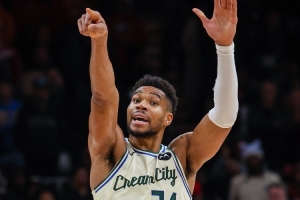 名记：雄鹿应该效仿19年雷霆 本赛季摆烂然后想办法快速重建！