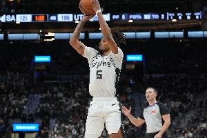 美记：虽然被视为字母哥的潜在下家 但马刺不会动卡斯尔和哈珀