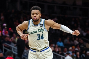 字母哥更推：传奇人物从不追逐他人 他们自带吸引力💯😎