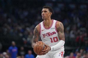 百步穿杨！申京自投自抢送助攻 小贾巴里·史密斯三分一箭穿心